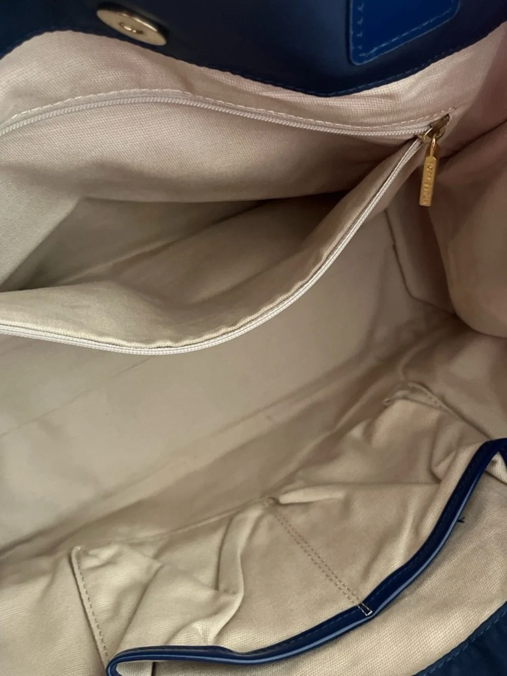 Preowned Tory Burch Navy Nylon Tote with Patent Trim